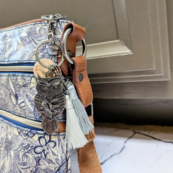 Sakroots Blue and Cream Floral Crossbody Bag - Picture 3 of 8